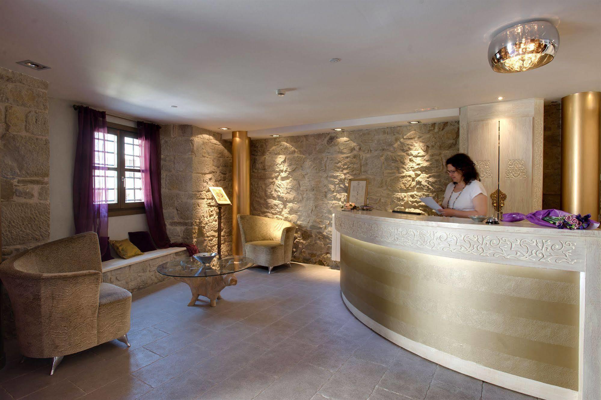 Hotel Palacio Del Obispo Graus Bagian luar foto